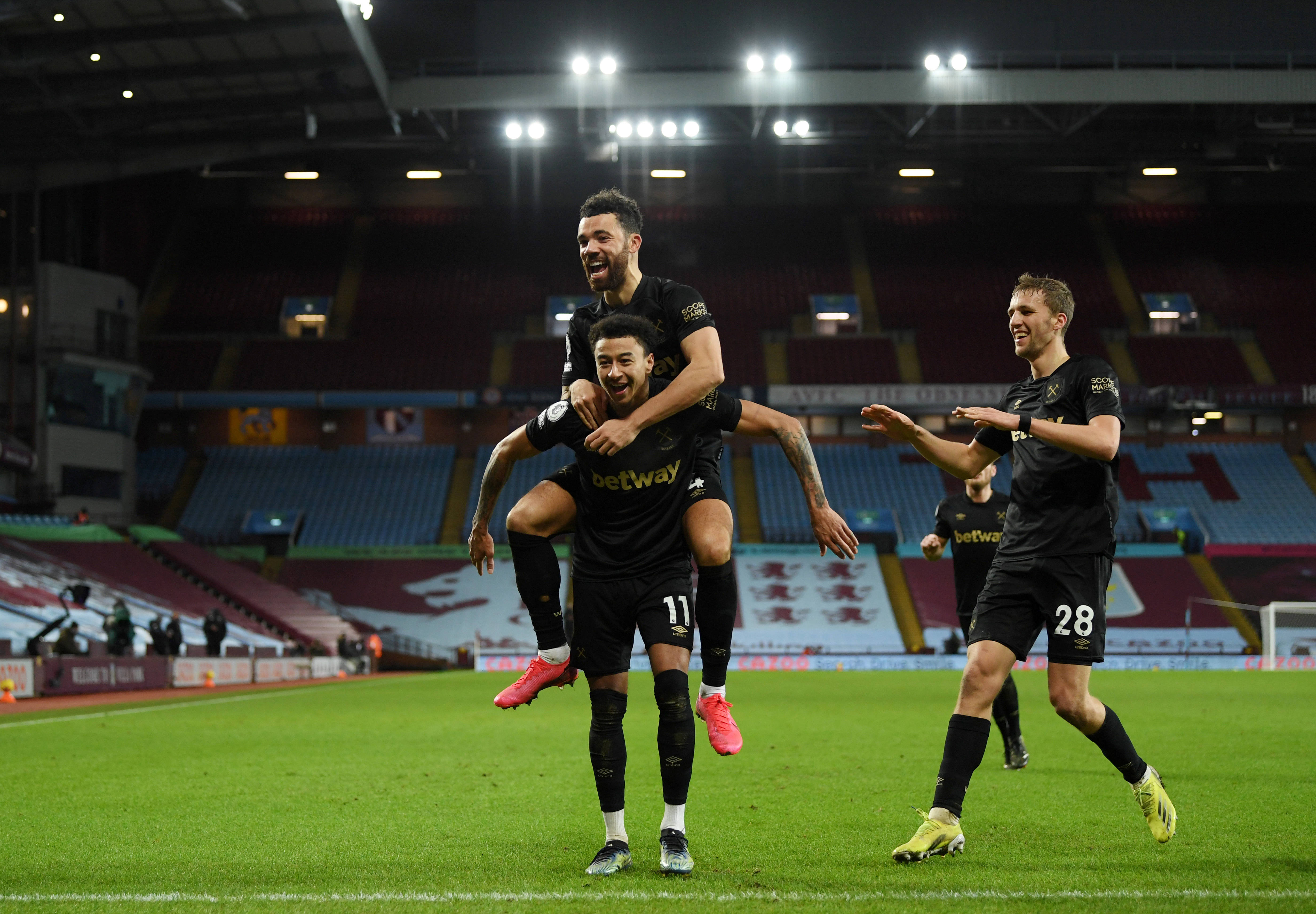 曝施罗德在走廊里蹲守东契奇 试图挥拳击打对方